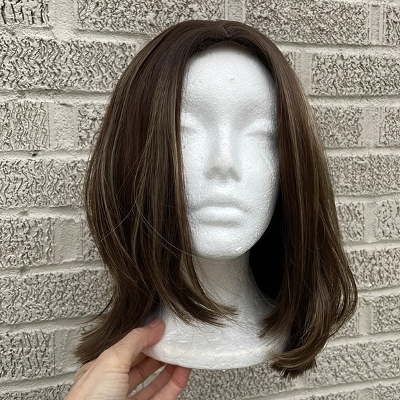 NWT 12” brown wig caramel golden highlights center part medium brunette DP - Picture 15 of 16